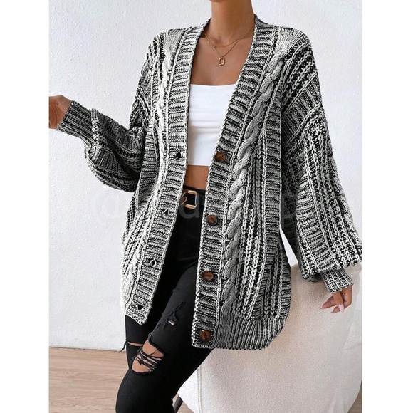 Oversized Grey Cable Knit Cardigan Long Sleeves Hip Length Buttoned - Picture 5 of 16